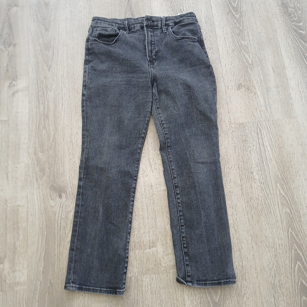 Good American Straight Leg Cropped Jeans in Washed Black